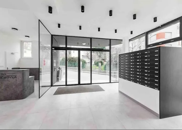Cute Apartments With Gym, Rooftop Terraces And Laundry